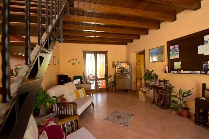 Bed and Breakfast ilgiardinodellanonna Castelluzzo 0*,  Italia